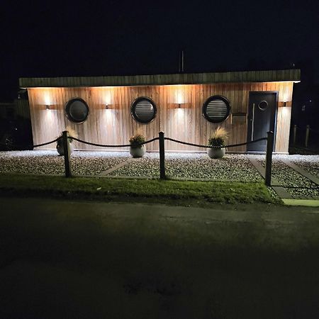 Humberston Boathouse Lodge & Hot Tub - Cleethorpes Beach Cabin Chalet Exterior photo