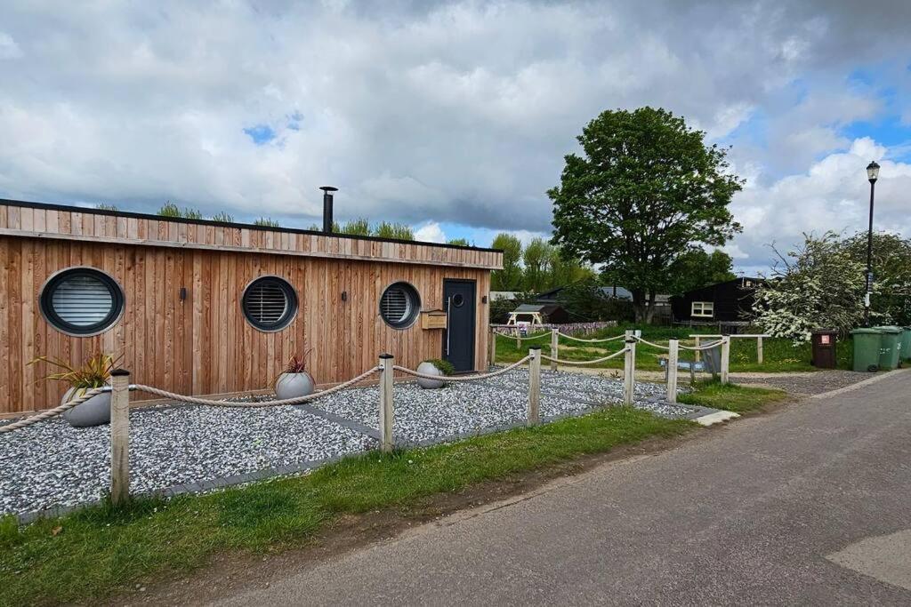Humberston Boathouse Lodge & Hot Tub - Cleethorpes Beach Cabin Chalet Exterior photo