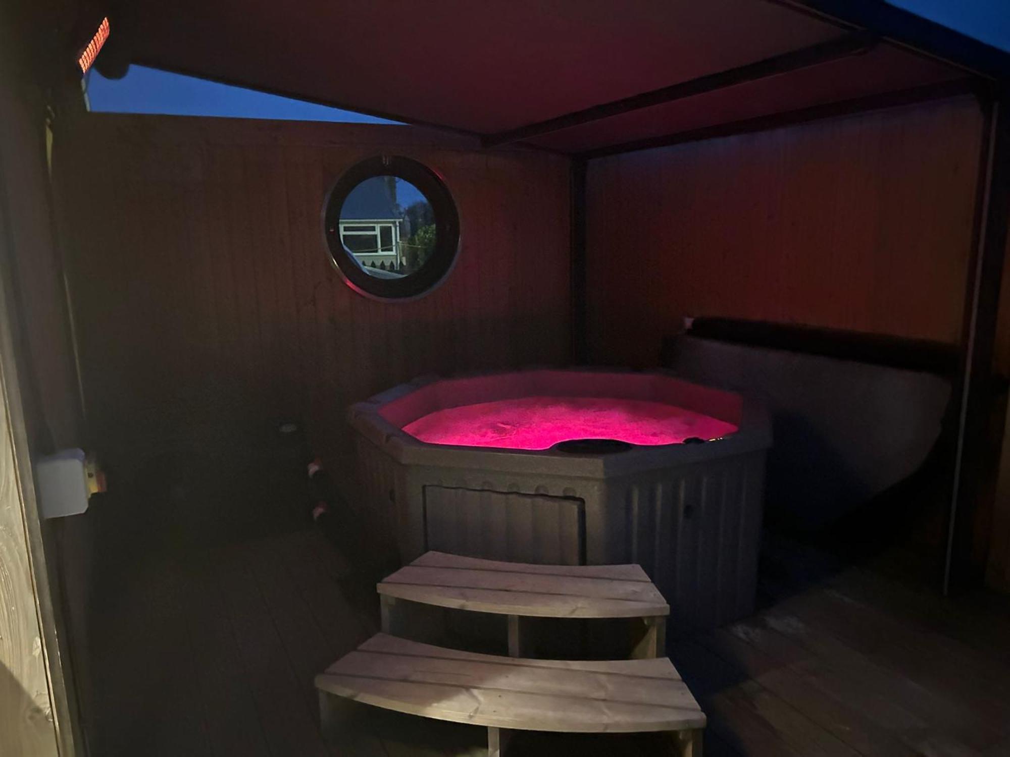 Humberston Boathouse Lodge & Hot Tub - Cleethorpes Beach Cabin Chalet Exterior photo